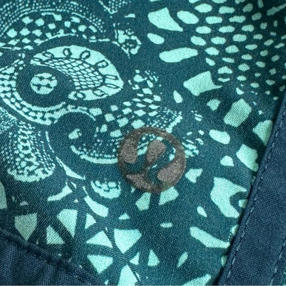 Lululemon Women’s Tracker Short IV Size 6 - Picture 5 of 11